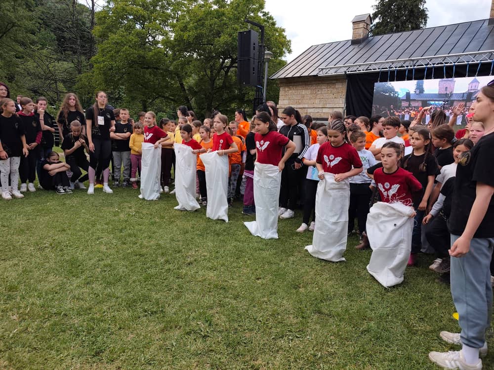 Djeca na radionici na Festivalu porodice